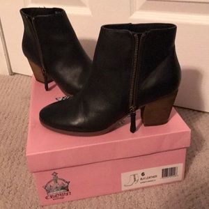 Black booties with low heel